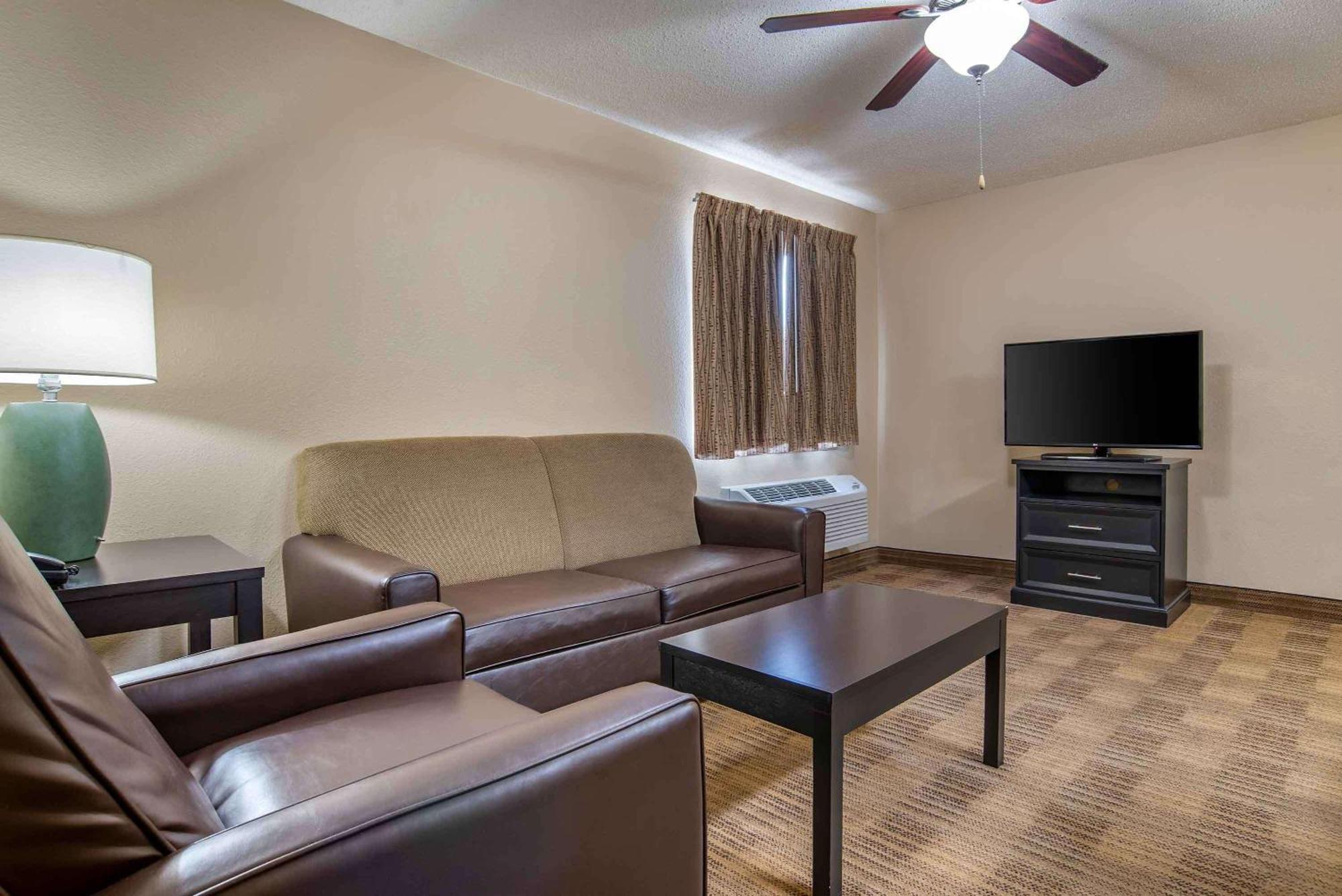 Extended Stay America Select Suites - Charlotte - Tyvola Rd - Executive Park Екстер'єр фото