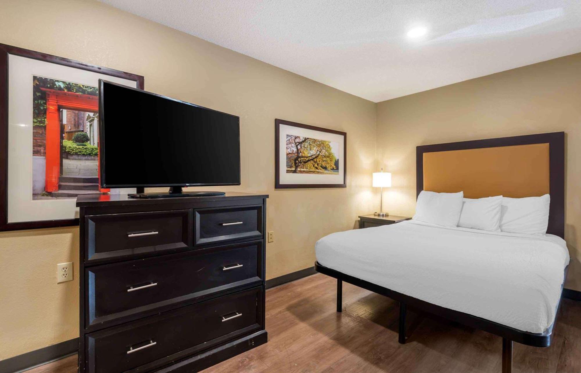 Extended Stay America Select Suites - Charlotte - Tyvola Rd - Executive Park Екстер'єр фото