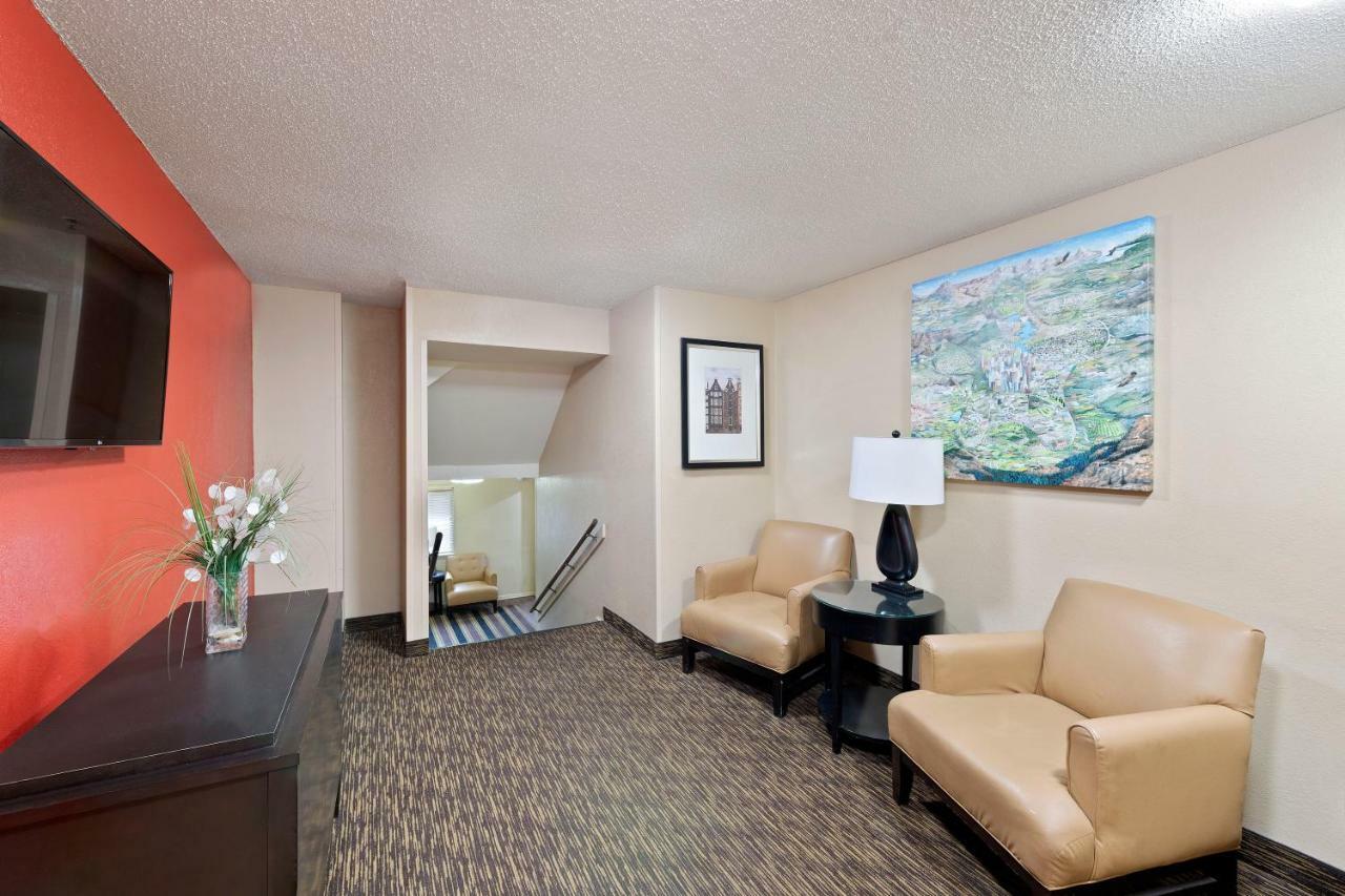 Extended Stay America Select Suites - Charlotte - Tyvola Rd - Executive Park Екстер'єр фото