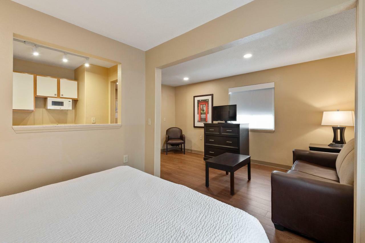 Extended Stay America Select Suites - Charlotte - Tyvola Rd - Executive Park Екстер'єр фото